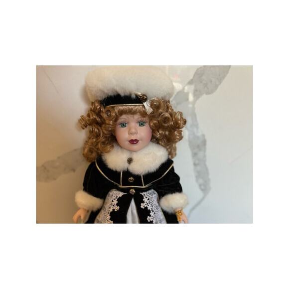 Brass Key Victorian Rose Collection Genuine Porcelain Doll Special Edition 1997 - Picture 4 of 9